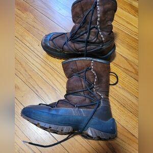 Ulu Women's Crow Sherling Boot ~ Size 9 Brown Winter Snow